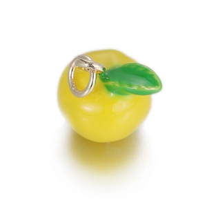 Detailweergave van gele appelbedel met groen blad voor het maken van sieraden