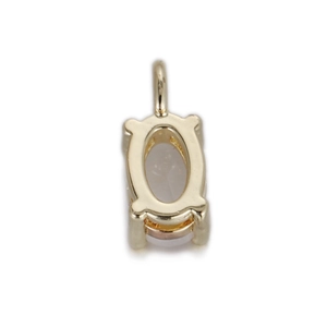 Vue macro de montures de pendentif ovales à 4 griffes en cuivre doré pour bijoux DIY