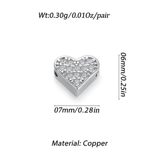 Detail eines herzförmigen Kupferanhängers mit Zirkonia-Mikropavé, Größe 7 mm x 6 mm
