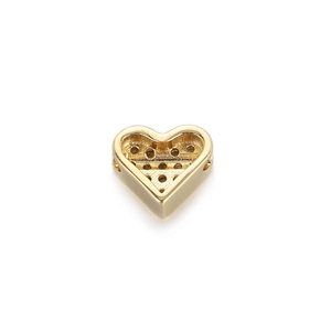 Detail eines goldenen Herz-Anhängers mit hohler Wabenstruktur für DIY-Schmuck