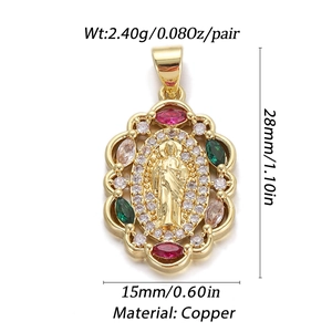 Detailansicht des St. Jude Anhängers mit Goldplattierung und farbigen Zirkonia, 28mm x 15mm