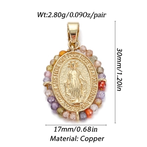 Detail der vergoldeten Kupfer-Marienanhänger mit bunten Perlen, Größe 30mm x 17mm