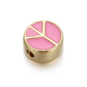 Macro-opname van 14K vergulde vredesteken kraal met roze emaille voor DIY sieraden maken