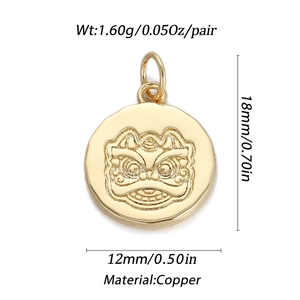 Detail eines 14K vergoldeten Messing-Anhängers (Löwentanz) mit Maßen von 12x18mm