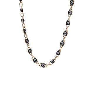 Collana malocchio in acciaio inossidabile dorato con perline bianche e nere su sfondo bianco
