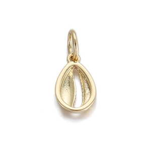 Detailansicht polierter 14K Gold Muschel-Anhänger mit feiner Textur und Ringöse