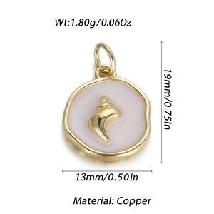 Macro-detail van een 19mm gouden emaille hanger met afmetingen en materiaal van koper