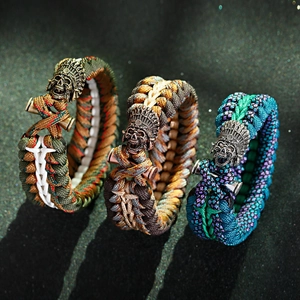 Bracciale Sopravvivenza in Paracord Intrecciato a Mano da Uomo Con Ciondolo a Teschio di Capo Indiano in Lega Retro Bracciale Tattico da Esterno
