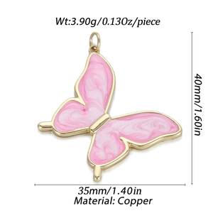 Detalle del colgante de mariposa esmaltada rosa con medidas de tamaño y peso