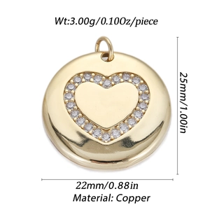 Detail van een 22mm 14k vergulde koperen hartvormige hanger met fonkelende zirkonia