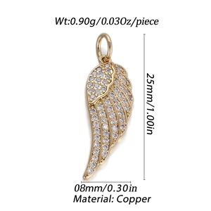 Gedetailleerde afmetingen van 14k gouden engelenvleugel hanger met witte zirkonia's