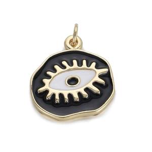 Detalle del colgante de ojo turco en oro y esmalte negro de forma orgánica