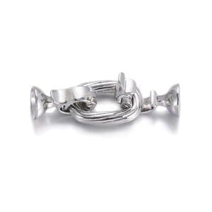 Gedetailleerde macro van gepolijste zilveren metalen sluiting voor DIY sieraden maken
