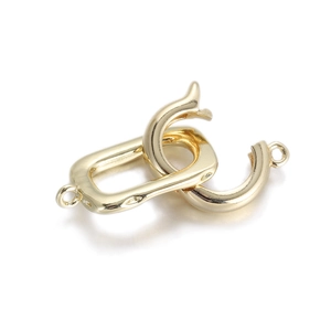 Macro-opname van geometrische koperen sieraden sluitingen met 18K goud spiegelglans