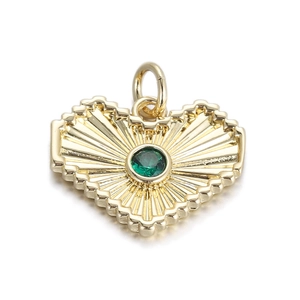 Ciondolo a cuore dorato con gemma verde e trama a raggiera placcato in oro 14k