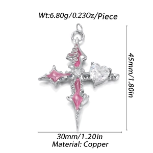 Dimensions détaillées du pendentif croix en cuivre émaillé rose avec zircon cœur