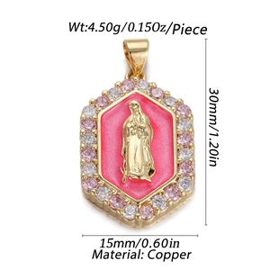 Pendentif Vierge Marie doré avec émail rose et cristaux, bijou religieux de 30 mm x 15 mm