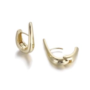 Orecchini a cerchio a U in oro lucido con un elegante design minimalista su sfondo bianco