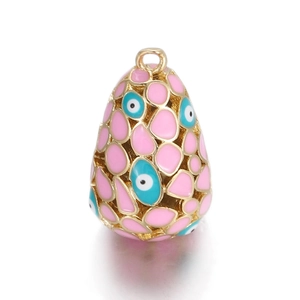 Détail du pendentif goutte en plaqué or 14K avec œil protecteur et émail coloré