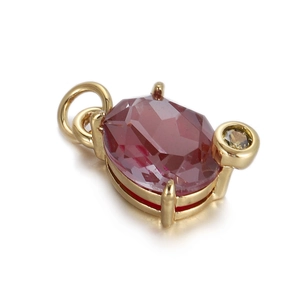 Détail du pendentif en or avec un grand zircon rubis ovale et un petit diamant