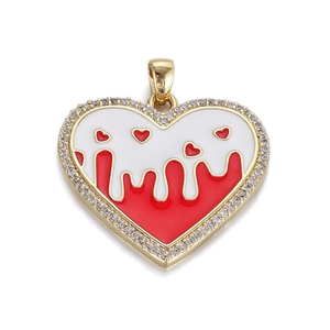 Dettaglio pendente a cuore con effetto smalto fuso e bordo in cristalli lucidi