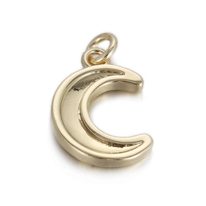 Vue détaillée d'un pendentif en forme de croissant de lune doré poli pour la création de bijoux