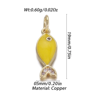 Detailansicht Gelber Fisch-Anhänger aus Kupfer mit Maßen 19x5mm und Gewicht von 0,60g