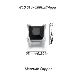 Détail d'une perle carrée en cuivre avec zircon noir de 5mm, incluant dimensions et poids
