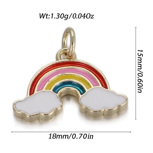 Detailopname van de regenbooghanger met wolkenaccenten en kleurrijke olieafwerking