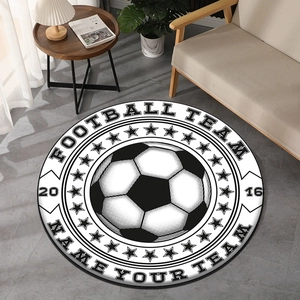 Détail d'un tapis de football rond avec motifs d'étoiles sur carrelage gris clair