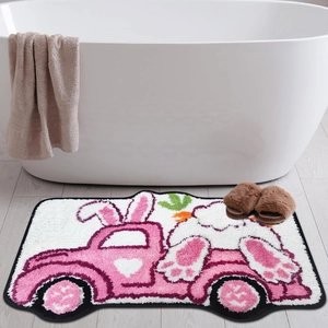 Detail der weichen Oster-Badematte mit Hasen-Truck-Design und rutschfestem Rand