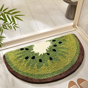 Détail du tapis en forme de kiwi montrant la texture tuftée et le support antidérapant