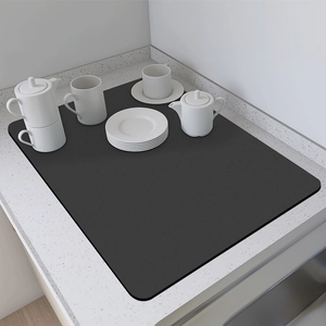 Alfombrilla de cocina absorbente gris oscuro con textura antideslizante para vajilla