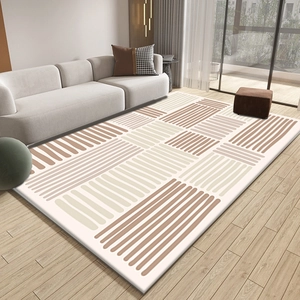 Tapis géométrique moderne à rayures marron et crème pour salon au design minimaliste