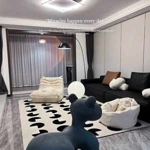 Tapis moderne style cachemire crème avec motifs géométriques noirs et blancs pour salon