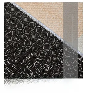 Détail de la face arrière antidérapante pour tapis de salon au design minimaliste