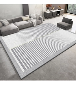 Vue détaillée d'un tapis rayé gris et blanc avec une touche vert néon dans un salon