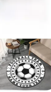 Vista detallada de la alfombra de fútbol circular con patrones deportivos negros y blancos