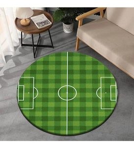 Detalle de alfombra redonda campo de fútbol con textura de césped verde y líneas