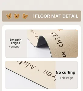 Detalle de los bordes lisos y planos del tapete absorbente con diseño de dibujos