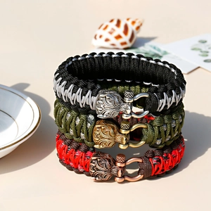 Geflochtenes Paracord-Armband für Herren mit Drachenkopf-Metallverschluss, mehrfarbig