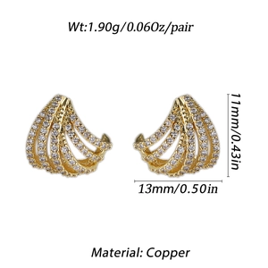 Detailansicht der goldfarbenen Schleifenohrringe aus Kupfer mit Zirkonia und Maßangaben