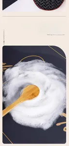 Dettaglio del tappetino da cucina grigio con trama antiscivolo e funzione asciugatura