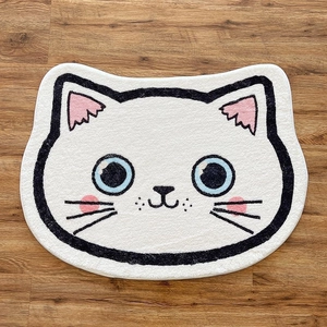Tapis de sol mignon en forme de chat blanc en cachemire sur sol en bois