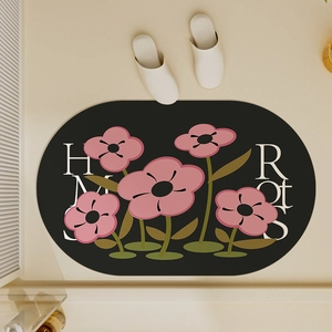 Tappetino da bagno ovale in terra di diatomee con fiori rosa e pantofole bianche a terra