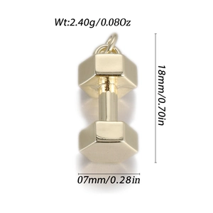 Pendentif haltère doré poli affichant une longueur de 18mm et un poids de 2,40g