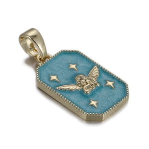 Detail van een vintage rechthoekige hanger met blauwe hars en gouden cupido-reliëf