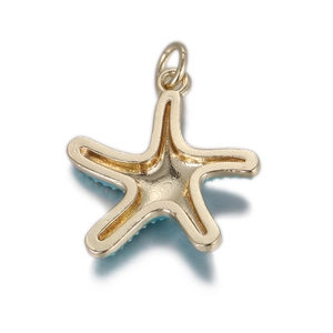 Vue détaillée du pendentif étoile de mer dorée avec émail turquoise pour bijoux DIY