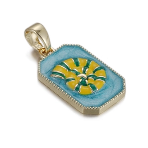 Macro-detail van een gouden rechthoekige hanger met blauw emaille en spiraalmotief