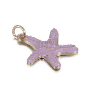 Détail du pendentif étoile de mer en émail lavande avec points dorés pour bijoux DIY